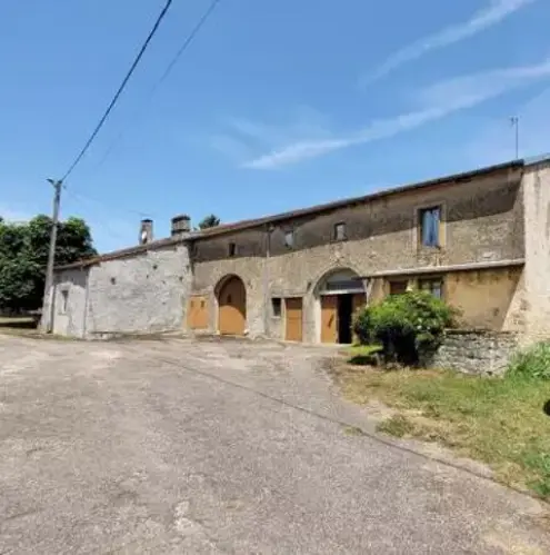 Maison et ancien corps de ferme à Montcourt