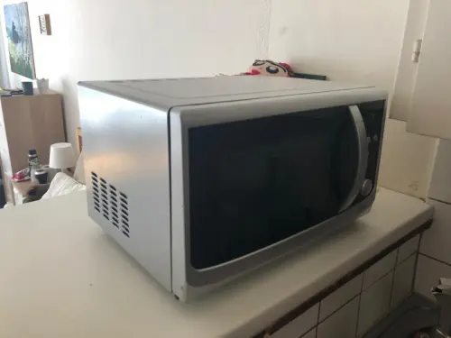 Four micro-onde à vendre à Genève