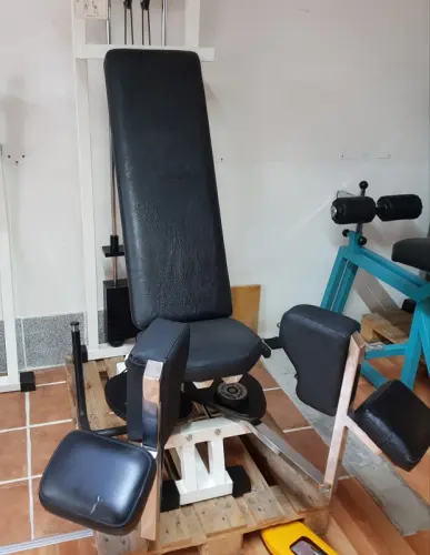 Adducteurs Technogym Isotonic à Sierre
