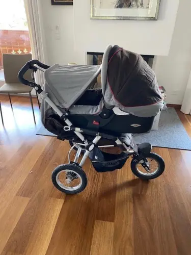 poussette bébé / enfants 3 en 1 etat neuf à Montana