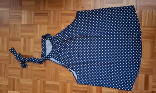 Top Shein bleu marine/blanc à pois à nouer à Moutier