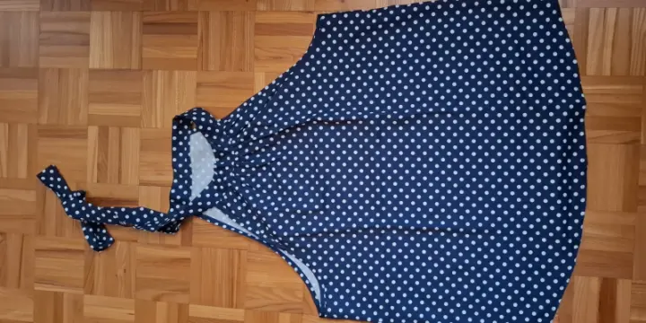 Top Shein bleu marine/blanc à pois à nouer