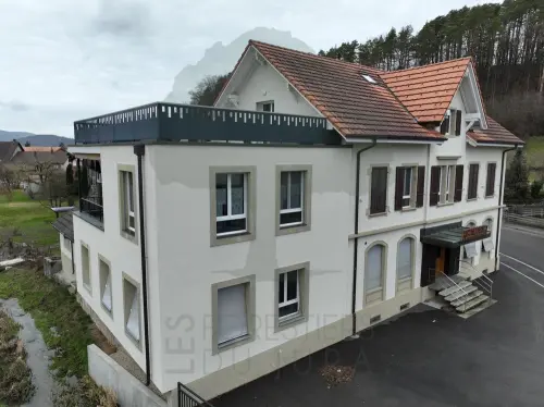 Magnifique immeuble locatif de 5 appartements à Vicques