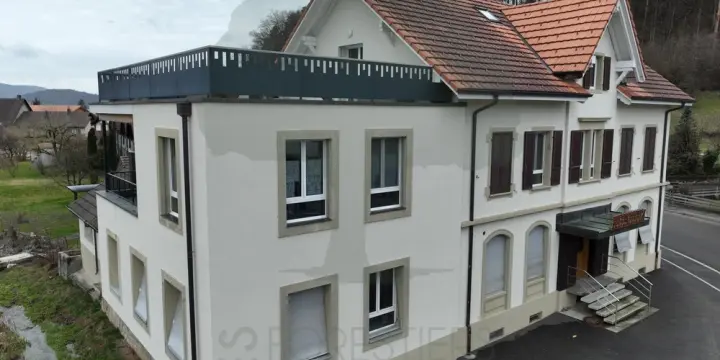 Magnifique immeuble locatif de 5 appartements à Vicques