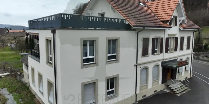 Magnifique immeuble locatif de 5 appartements à Vicques