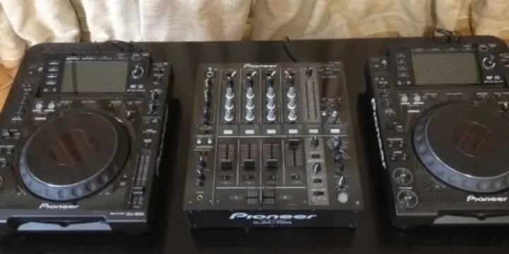 Instrument DJ 2xCdj 2000 + Djm700