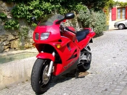 VFR 750 f rc36II '94 67500 Km à Neuchâtel