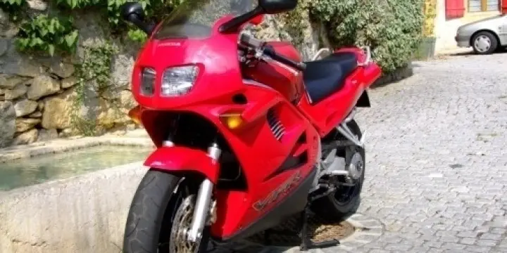 VFR 750 f rc36II '94 67500 Km