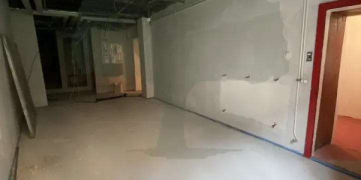 Local commercial situé dans la rue animé du Faubourg de France