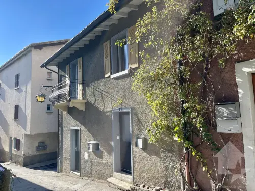 Appartement duplex 2.5 pces dans maison de village totalement rénovée à Miège
