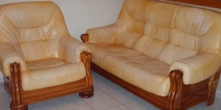 Meubles de salon : fauteuil bois et cuir