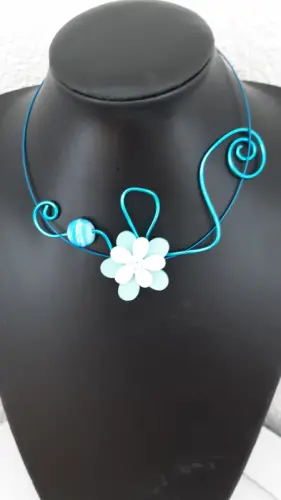 Collier fait main à La Chaux-de-Fonds