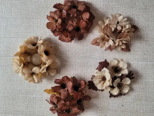 Couronnes de fleurs pour bougeoirs/bougies à Chigny