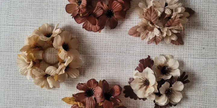 Couronnes de fleurs pour bougeoirs/bougies