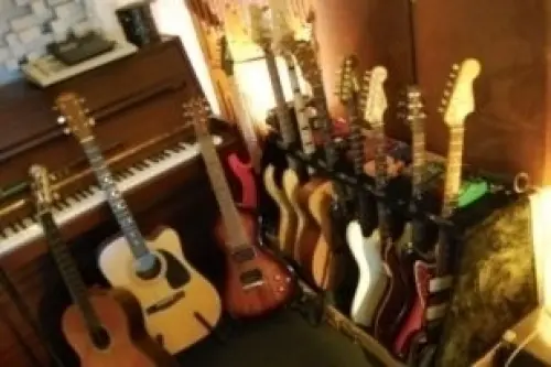 COURS DE GUITARE  À GENÈVE PAR PROF DIPLÔMÉ à Genève