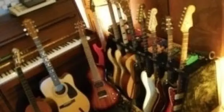 COURS DE GUITARE  À GENÈVE PAR PROF DIPLÔMÉ