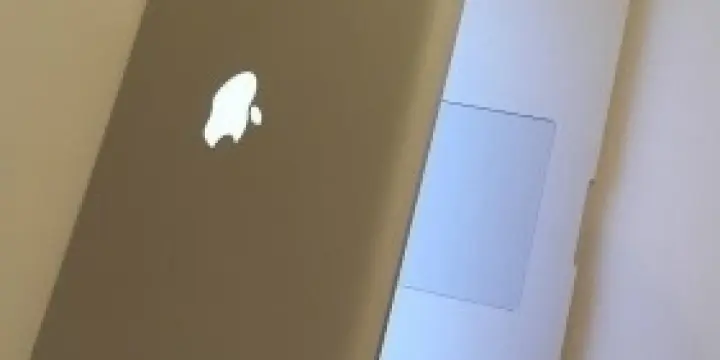 MacBook 17 "8 Go Intel Core i7 Pro -