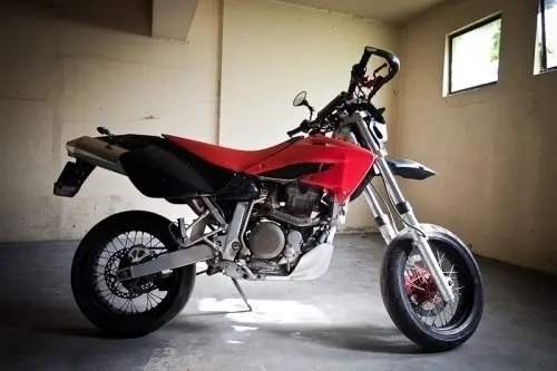Honda- Monnier XR 650 à Neuchâtel