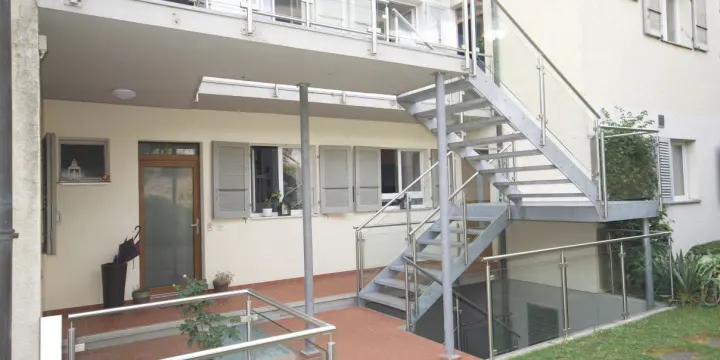 Hauterive - Appartement en attique avec vue sur le lac et les Alpes.