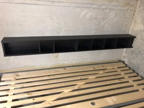 Étagère décorative en bois à Lausanne