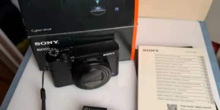 Sony RX100 VII, 3 Akkus