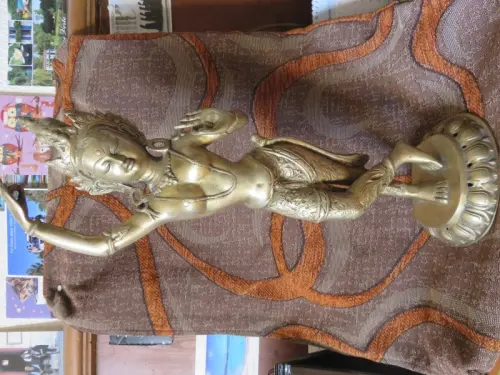 Statuette Indienne à Chézard st martin