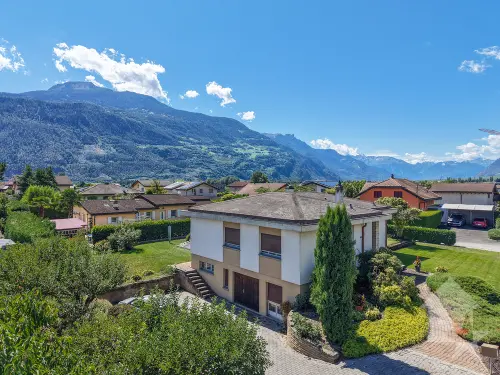 Charmante villa de 6.5 pcs avec magnifique jardin, situation idéale et calme