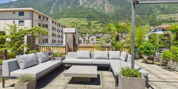 Einzigartige Wohnung mit eigener Terrasse (92 m²) im Herzen von Fully