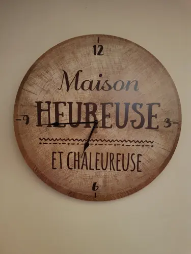 Horloge murale à Chalais