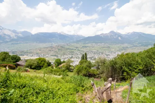 Terrains avec plans pour un petit immeuble de trois appartements à Salins