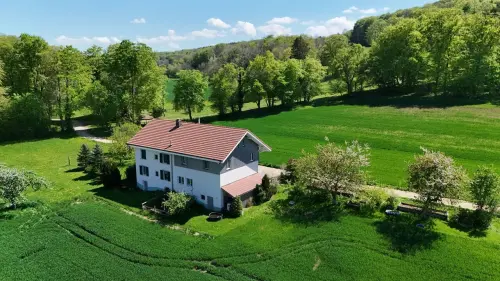 À vendre magnifique bâtisse jurassienne de 8 pièces à Damvant à Damvant