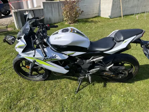 Kawasaki Ninja 125 cc à Montpreveyres
