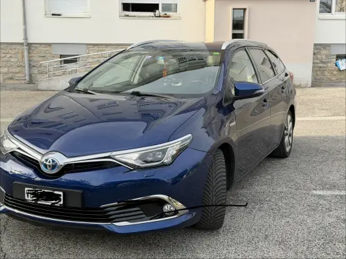 Auris hybride 1.8 break idéal pour taxi