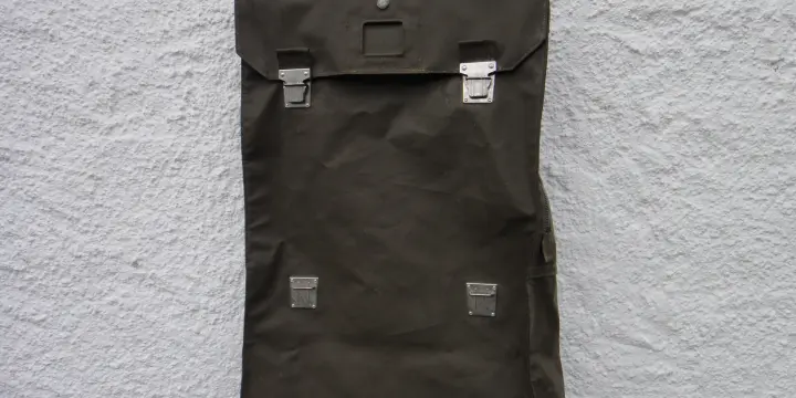 Sacs à dos militaire et casque police militaire