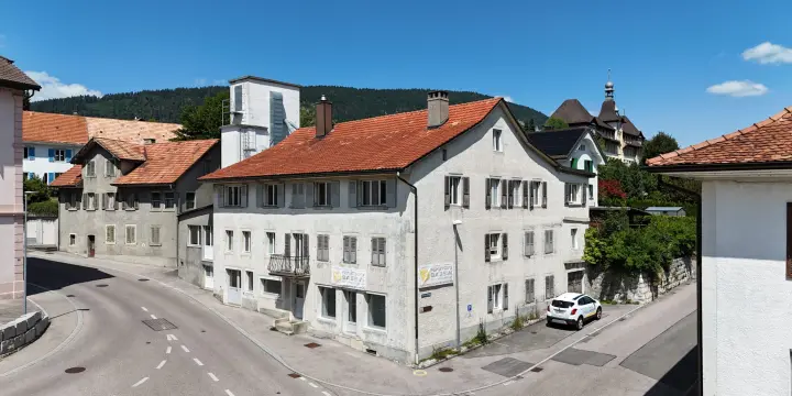À vendre à Reconvilier immeuble à rénover avec appartements + ateliers