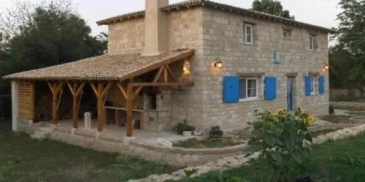 Bastide " Provençale " toutes en pierres