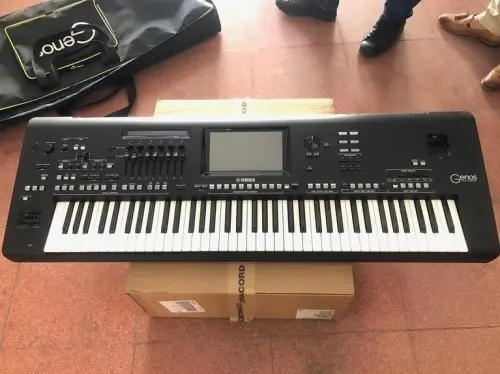 Yamahas Genos 76-Key Digital Workstation Synthesizer à Bern