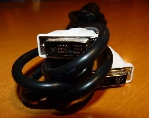 Câbles écran DVI neufs, 1,8m à Nyon