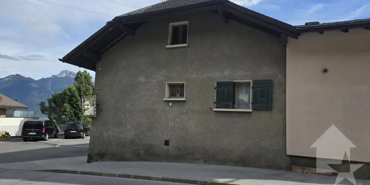 Maison villageoise jumelée à rénover entièrement