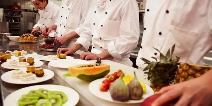 Aide de cuisine avec expérience et parlant le francais