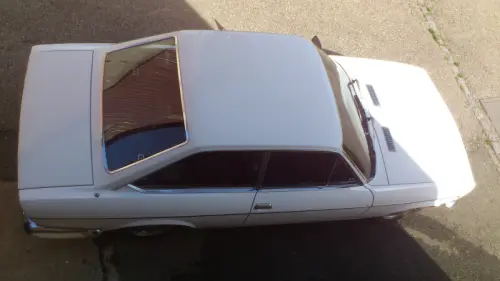 voiture  sport à Cuarny