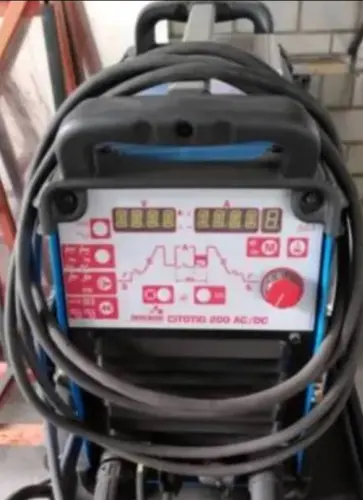 Poste à souder professionnel Oerlikon TIG AC / DC à La Chaux-de-Fonds