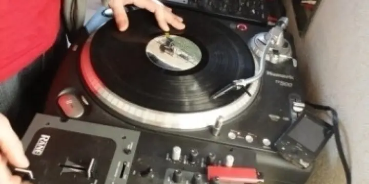 Cours de scratch, turntablism, & mix