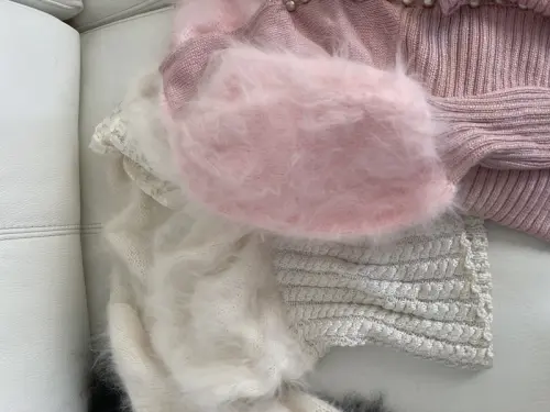 Superbes pulls en angora à Onnens