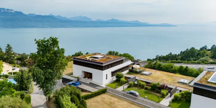 Appartement-villa en attique avec panorama d'exception sur le lac Léman