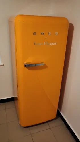 Smeg x Veuve Clicquot  . Garantie 2 ans . NEUF . A Débattre à Rolle