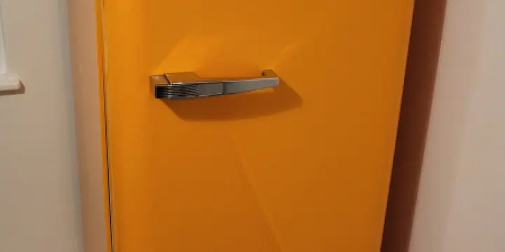 Smeg x Veuve Clicquot  . Garantie 2 ans . NEUF . A Débattre