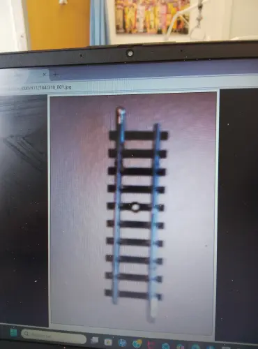 je recherche des rails N.  et des rails  HO  sans rail centrale de ocassion à Evionnaz  suisse