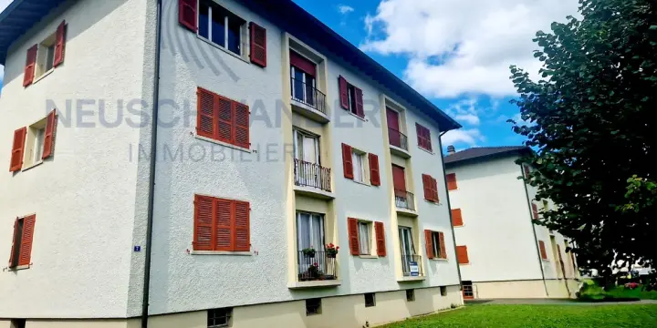 Situation idéale pour cet immeuble proche des commodités