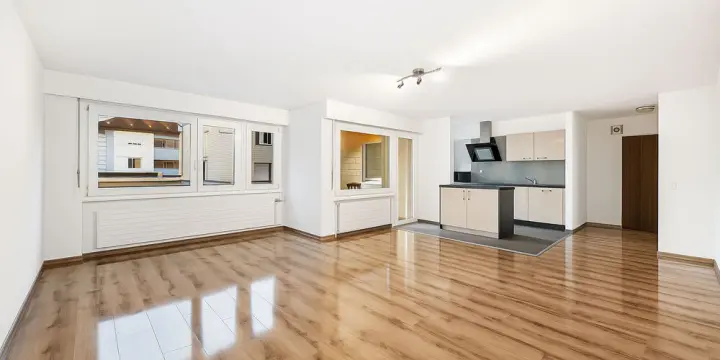 Appartement rez-de-chausée de 4,5 pièces entièrement rénové.